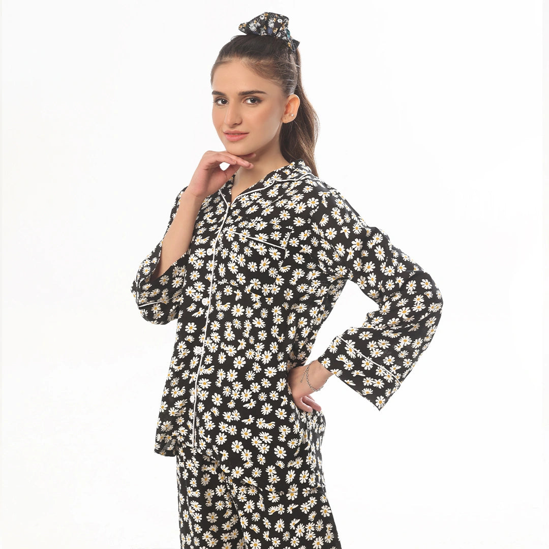 Sajiero Mat Daisy Linen Pajama Suit