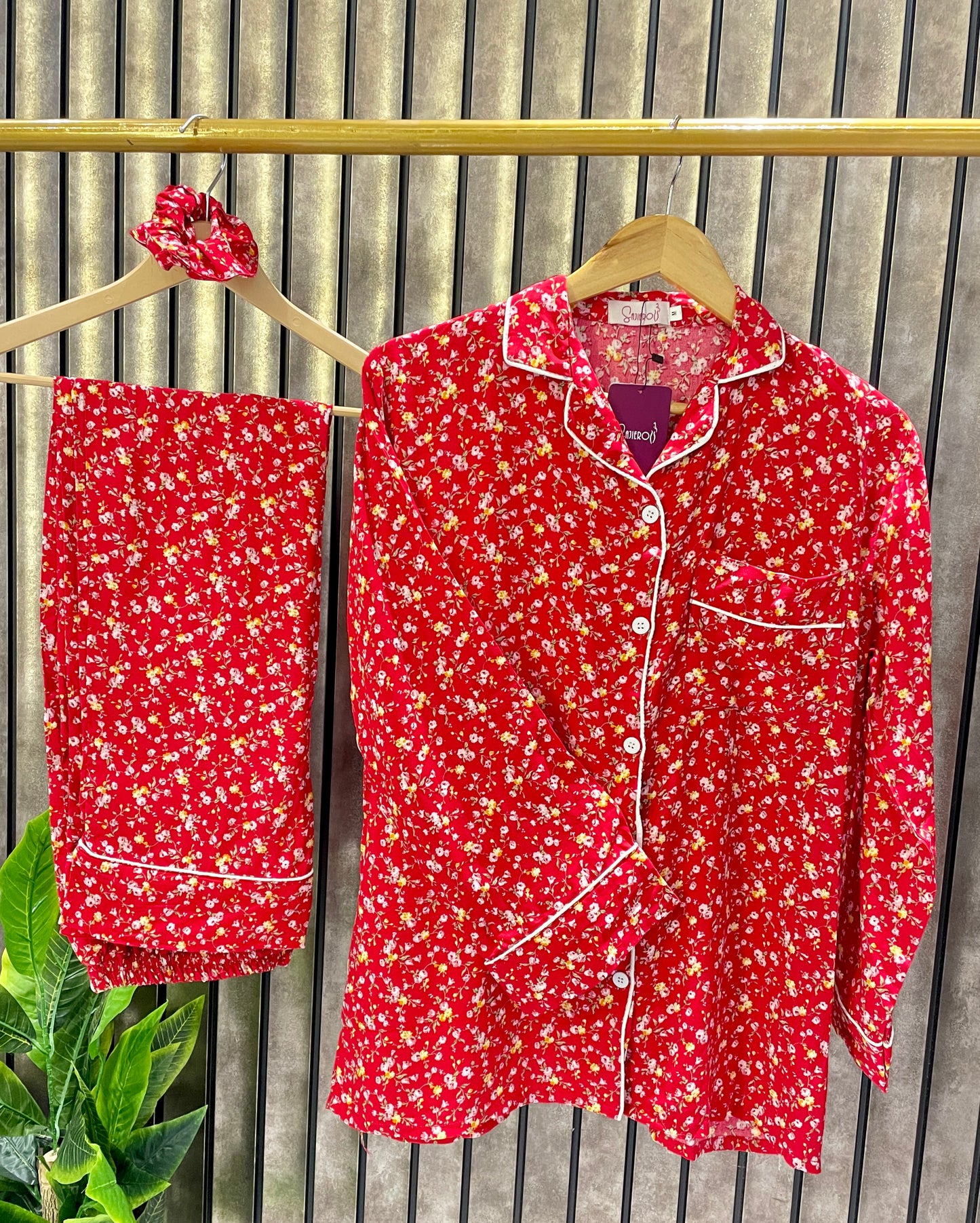 Sajiero French Red Flowers Linen Pajama Suit