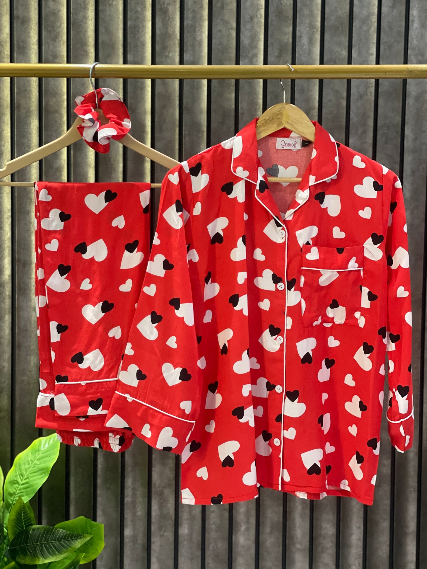 Sajiero Sweetheart Red Linen Pajama Suit