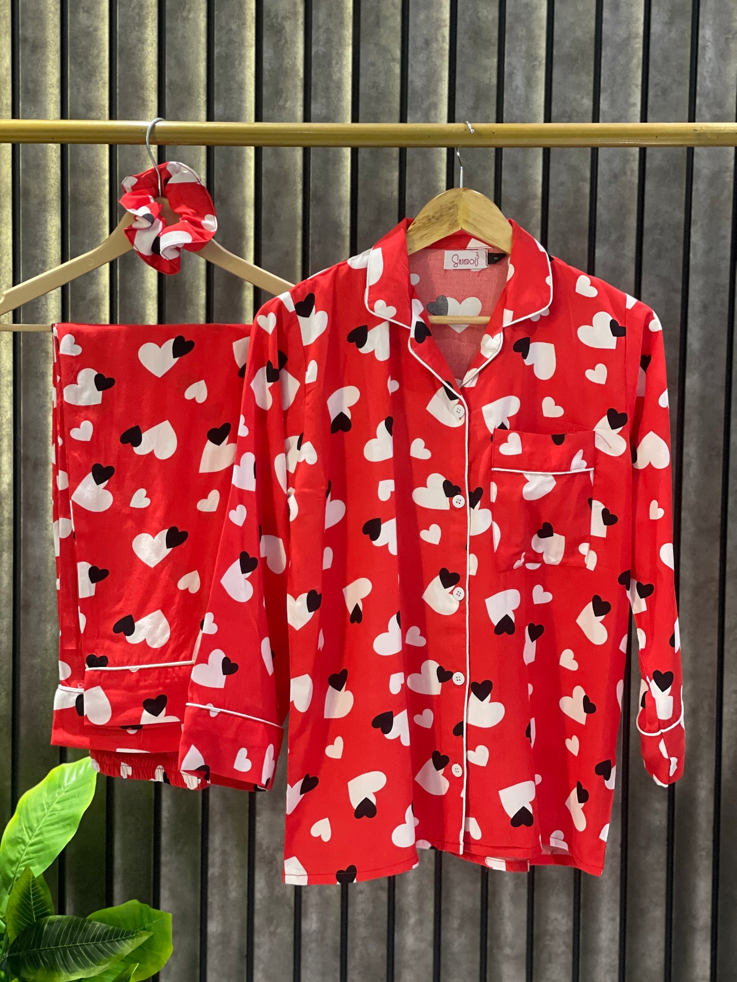 Sajiero Sweetheart Red Linen Pajama Suit